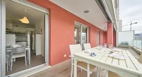 Family Retreat with Views, Terrace & Parking - Image 5