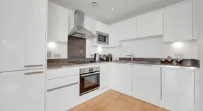 Spacious 2-Bed 2Bath Riverside Apartment with River Views Greenwich London - Image 2