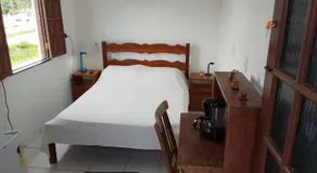 Casa Rosa da Ilha - Suíte com Ar-condicionado e Jardim Amplo - Image 2