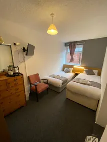 Alumhurst Hotel - Image 3