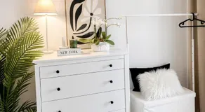 Quarto Premium em Casa Moderna - Conforto & Design - Image 5