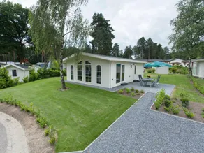 Spacious chalet with pool for 4 - Image 4