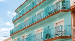 Hostal Llança Costa Brava Santiago - Image 3