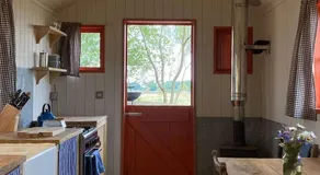 Secluded off grid Shepherd's Hut - Image 3
