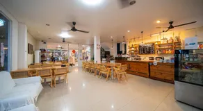 Orange Hotel - Image 2