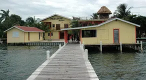 Alan's Paradise Hotel - Image 5