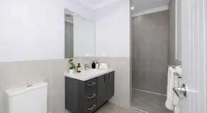 Townsville Golf Course Duplex 2 Bed 2 Bath w Secure Parking - Image 4