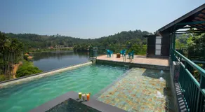 Karlad Lake Resort - Image 2