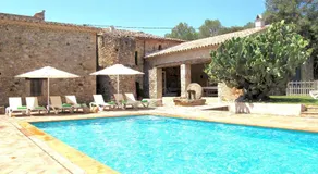 Spacious Home in Navata - Image 3
