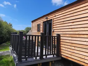 Anglesey new modern shepherds hut with spa hot tub - Image 3