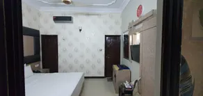 Diplomat Inn Hotel - Image 2