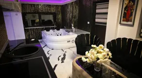 Luxury Central Studio - Image 5