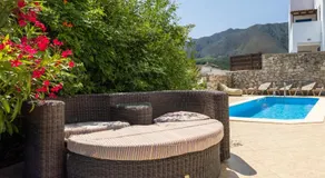 Villa Views with Private Pool & Sea Horizon - Image 2