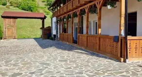 Conacul Birtoc Refugiu Tradițional în Maramureș - Image 4