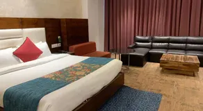 Palmdale Hotel & Resort - Image 2