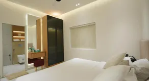 Royale Suites - Private Room - Image 3