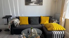 Cosy & Exclusive 1bd Crumpsall Flat, Sleeps 4 - Image 2