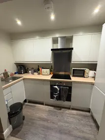 1BR Apt | Sleeps 4 | By Station + Watercress Line - Image 4