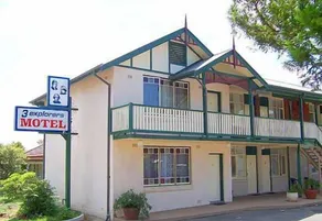 Three Explorers Motel - Image 5