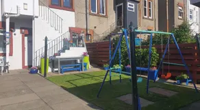 Saphire Apartments Spacious 1 Bed Apartment Sleeps 6 with Free Parking and Garden - Image 4