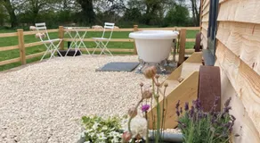 Marsh Farm Glamping Flittermouse Shepherd Hut - Image 5