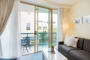 Top Floor Beachside Apartment in the Heart of Mooloolaba - Image 2