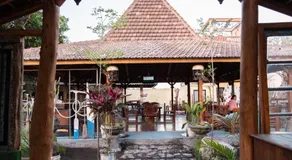 Sunrise Lodge & Lounge - Image 4