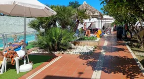 Casal Mastro appartamenti con cucina e camere con bagno condiviso con piscina - Image 3