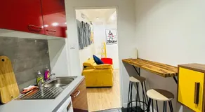 POP appART Appartement Artiste configuré en Galerie dArt à 200 m du centre ville avec Climatisation et Parking privé et securisé gratuit dans copropriété - Image 3