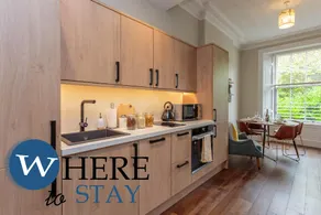 Stylish 2bed apartment underneath Edinburgh castle - Image 3