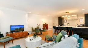 Beautiful 2 Bed Apartment with Parking in the Bay - Pass the Keys - Image 2