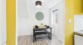 The Cornfields by Signature Stays - Parking - Modern - Quiet Location - Image 3