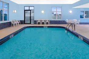 Days Inn by Wyndham Neenah - Image 2