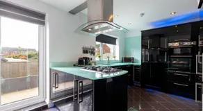 Stunning Bishop Auckland House with 5-bedrooms & 8 Beds Sleeps 12 with Free Parking by PureStay - Image 2