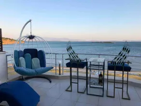 Seafront penthouse with jacuzzi and private cinema - Image 3