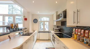 Euro Edens Brussels - Family Home & Free Gym Access - Image 4