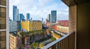 Sleek Apartment in Manchester by 53 Degrees Property, Ideal for Couples, Amazing Location! - Image 3