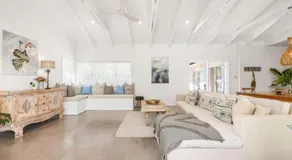 Toru - Private King Studio in Shared Guesthouse - Image 3