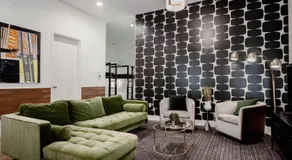 Reunion Hotel - Image 4