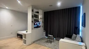London Heathrow Airport Apartment Voyager House Terminal 12345 - EV electric and Parking available - Image 2