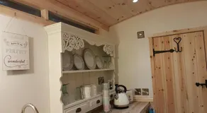 Waterside Shepherds Hut - Image 5