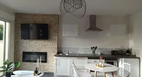 Évasion romantique avec jacuzzi intérieur - Image 5