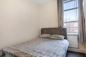 Spacious 3Bedroom| Large Bathroom & Prime Location - Image 5