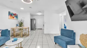 Relaxing Miami Retreat with Canal View and a Central Location - Image 5