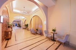 Twin Moon Bay Wehouse Vansort Hotel - Image 5
