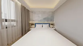 Zijingge Film and Television Theme Hotel (Railway Station Branch) - Image 3