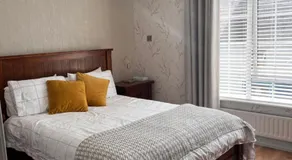 The Strand Road Guest House - Image 2