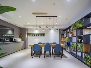 Home Inn Style Golden Chengdu Panda Base Zoo Metro Station - Image 3
