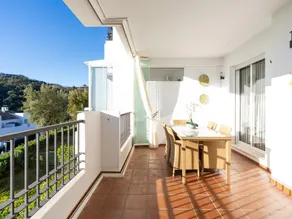 Marbella Schöne Wohnung mit spektakulärer Aussicht - Image 4