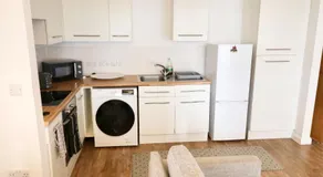 Modern 2 Bedroom Apartment in Homerton - Image 3